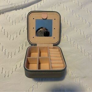 Compact Beige Jewelry Organizer